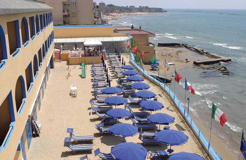 Grand Hotel Dei Cesari Anzio Exterior foto